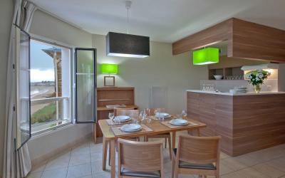 2 room apartment for 4 people with side sea view