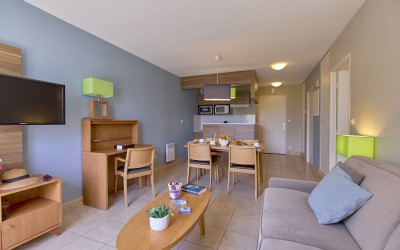 2 room apartment for 4 people facing south